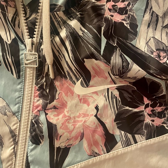 Floral Nike WindBreaker Zip-Up Jacket! - Picture 2 of 7